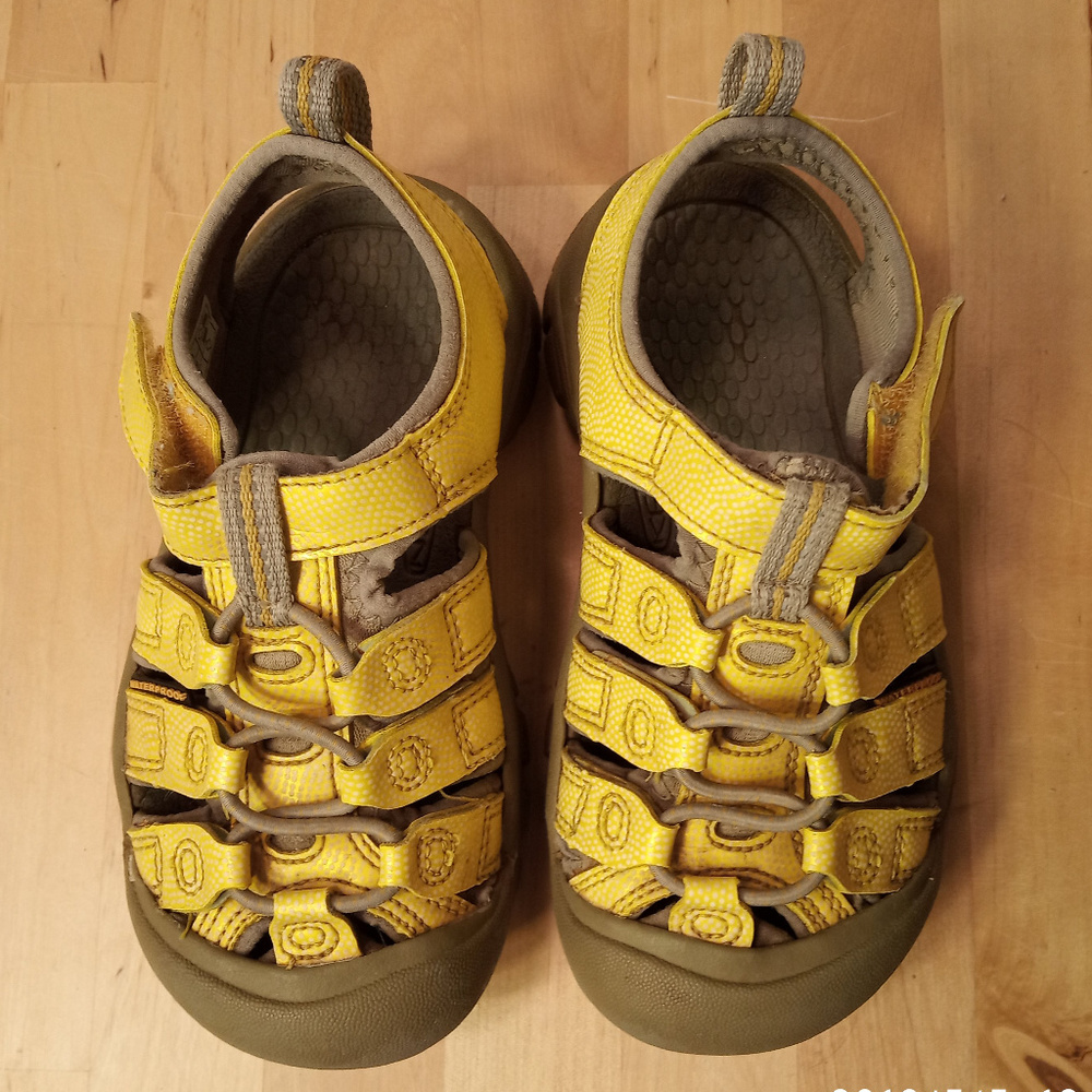KEEN Newport Metallic Yellow Sandals Kids Size 10 - Picture 7 of 8